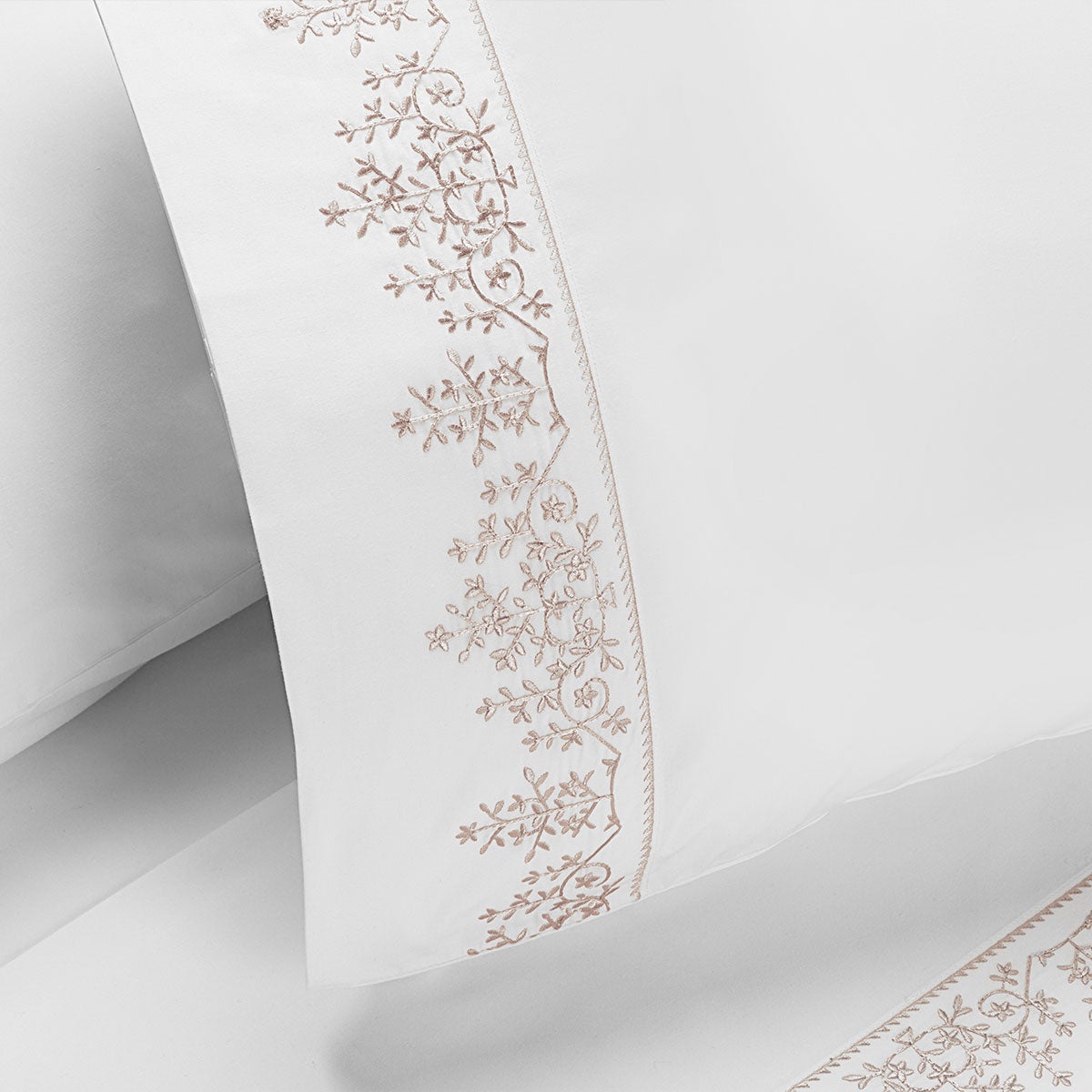 Sábana 220 Hilos Bordada Polycotton Floral Blanca