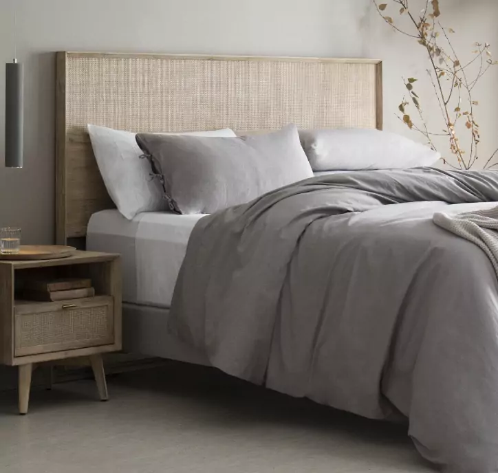 Camas con muebles
